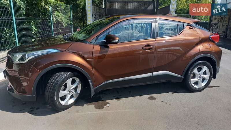 Позашляховик / Кросовер Toyota C-HR 2018 в Києві