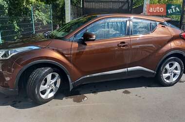 Позашляховик / Кросовер Toyota C-HR 2018 в  фото 18 Позашляховик / Кросовер Toyota C-HR 2018 в