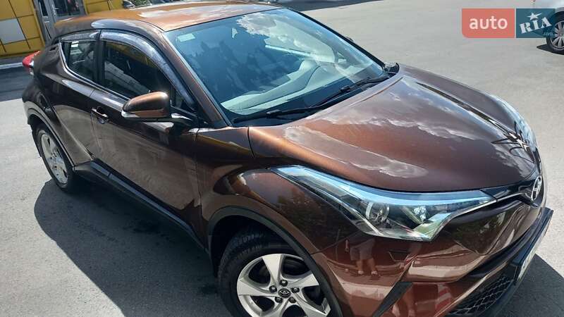 Позашляховик / Кросовер Toyota C-HR 2018 в Києві