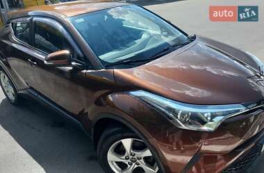 Позашляховик / Кросовер Toyota C-HR 2018 в  фото 19 Позашляховик / Кросовер Toyota C-HR 2018 в