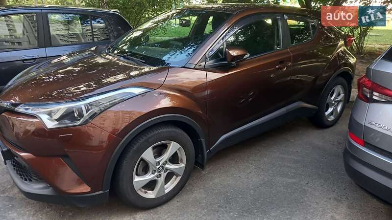 Позашляховик / Кросовер Toyota C-HR 2018 в Києві