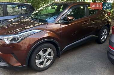 Позашляховик / Кросовер Toyota C-HR 2018 в  фото 30 Позашляховик / Кросовер Toyota C-HR 2018 в