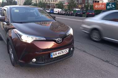 Позашляховик / Кросовер Toyota C-HR 2018 в  фото 48 Позашляховик / Кросовер Toyota C-HR 2018 в
