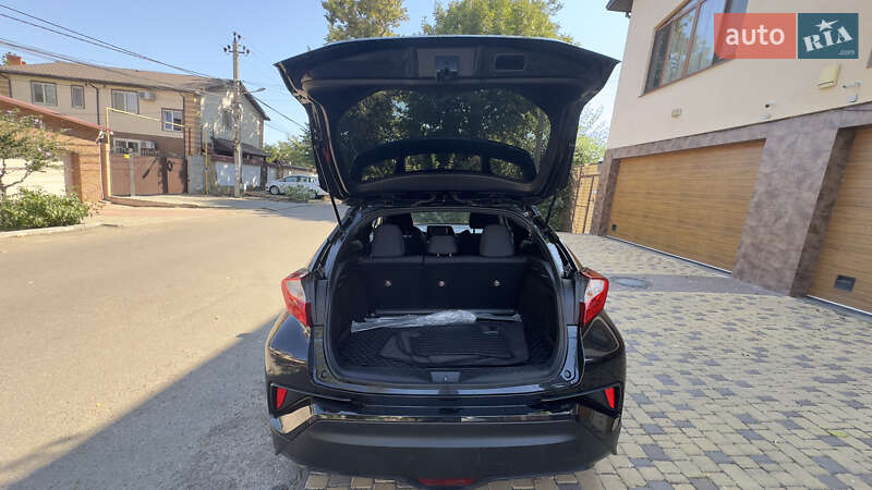 Внедорожник / Кроссовер Toyota C-HR 2017 в Одессе фото 9 Внедорожник / Кроссовер Toyota C-HR 2017 в Одессе