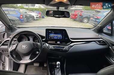 Позашляховик / Кросовер Toyota C-HR 2016 в  фото 17 Позашляховик / Кросовер Toyota C-HR 2016 в