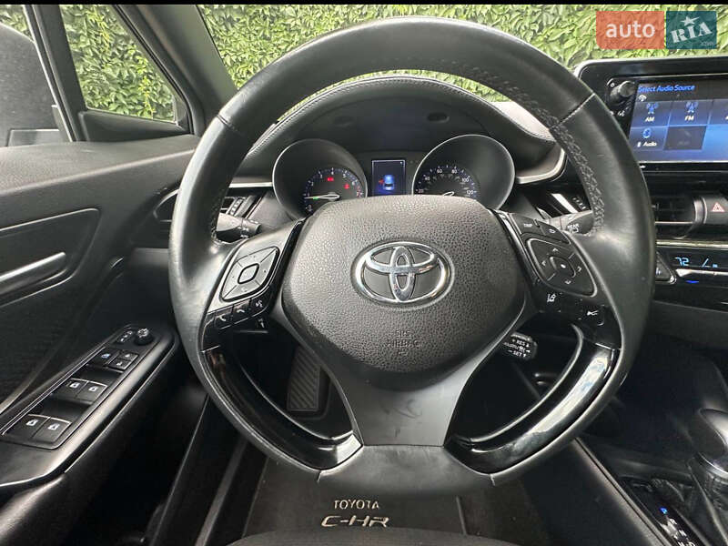Позашляховик / Кросовер Toyota C-HR 2017 в Калинівці