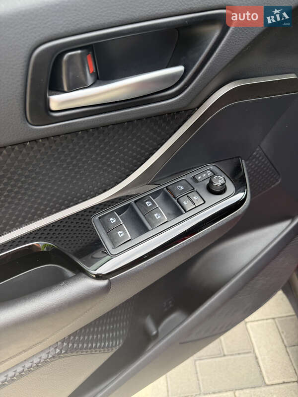 Позашляховик / Кросовер Toyota C-HR 2019 в Києві