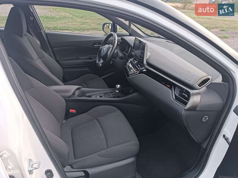 Позашляховик / Кросовер Toyota C-HR 2018 в Івано-Франківську фото 17 Позашляховик / Кросовер Toyota C-HR 2018 в Івано-Франківську