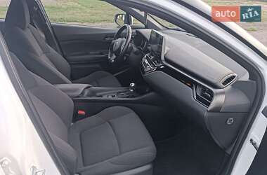 Внедорожник / Кроссовер Toyota C-HR 2018 в 