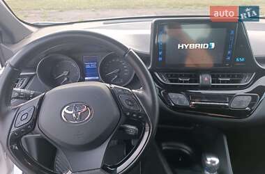 Внедорожник / Кроссовер Toyota C-HR 2018 в 