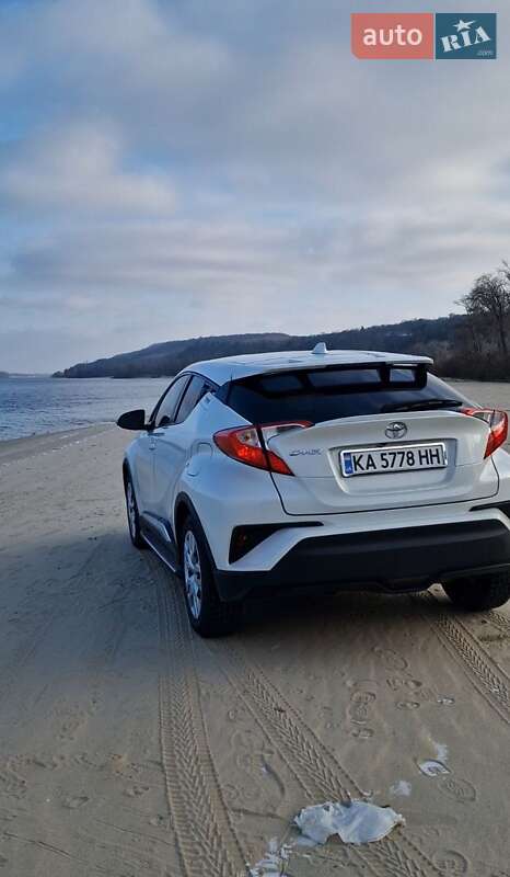 Внедорожник / Кроссовер Toyota C-HR 2019 в Киеве