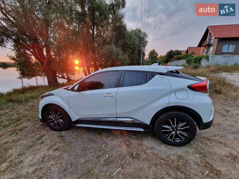 Внедорожник / Кроссовер Toyota C-HR 2019 в Киеве