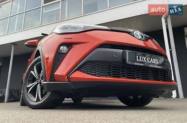 Позашляховик / Кросовер Toyota C-HR 2020 в 