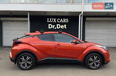 Позашляховик / Кросовер Toyota C-HR 2020 в 