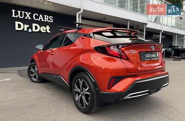 Позашляховик / Кросовер Toyota C-HR 2020 в 