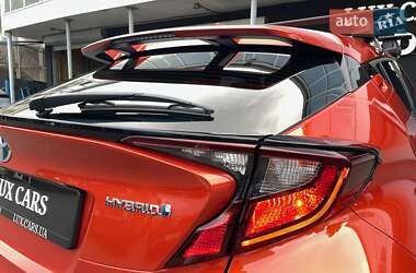 Позашляховик / Кросовер Toyota C-HR 2020 в 