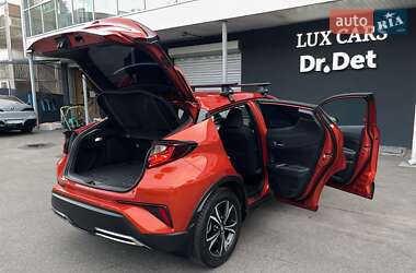 Позашляховик / Кросовер Toyota C-HR 2020 в 