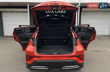 Позашляховик / Кросовер Toyota C-HR 2020 в 