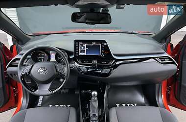 Позашляховик / Кросовер Toyota C-HR 2020 в 