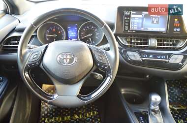 Позашляховик / Кросовер Toyota C-HR 2017 в 