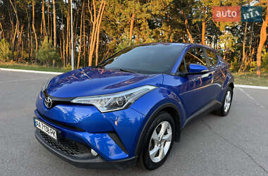 Внедорожник / Кроссовер Toyota C-HR 2016 в 