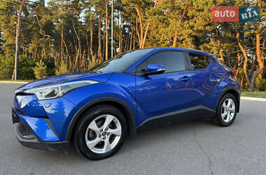 Внедорожник / Кроссовер Toyota C-HR 2016 в 