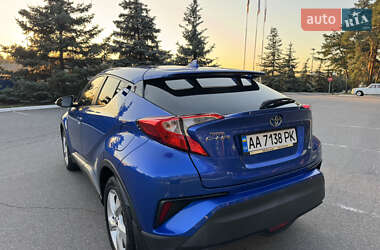 Внедорожник / Кроссовер Toyota C-HR 2016 в 