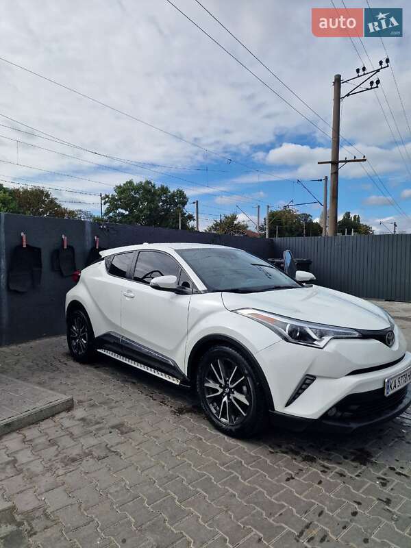 Внедорожник / Кроссовер Toyota C-HR 2019 в Киеве