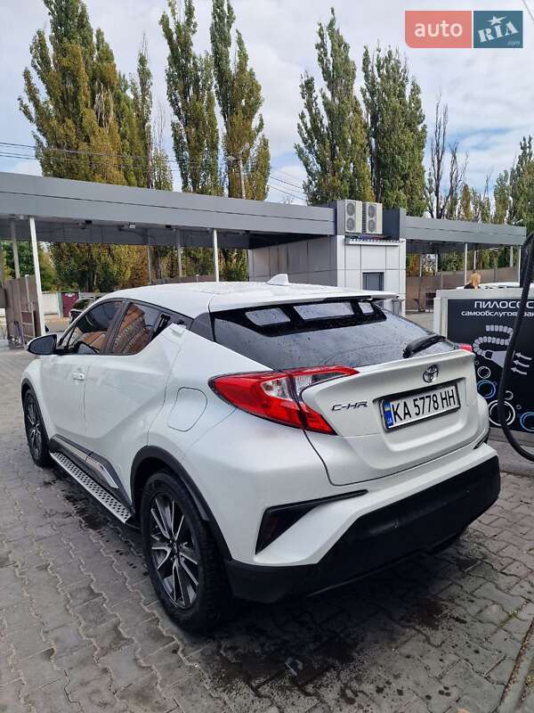 Внедорожник / Кроссовер Toyota C-HR 2019 в Киеве