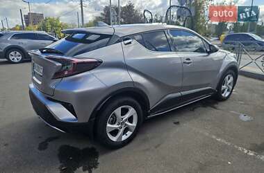 Внедорожник / Кроссовер Toyota C-HR 2019 в 