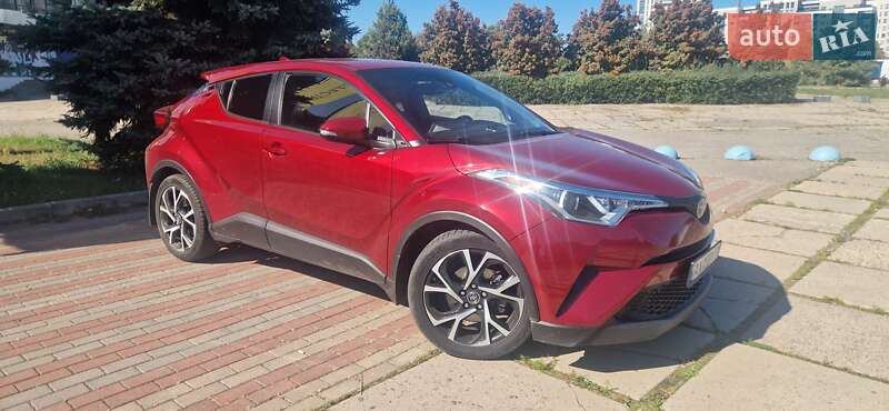Позашляховик / Кросовер Toyota C-HR 2017 в Харкові