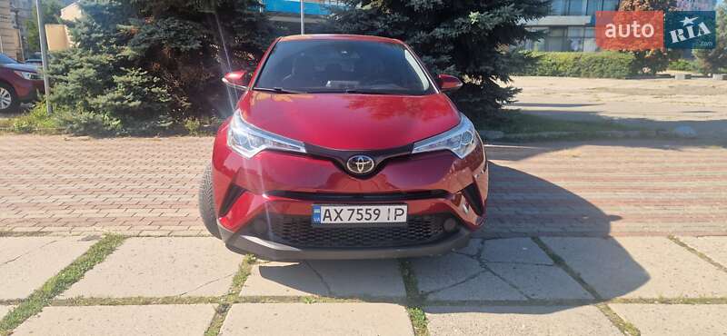 Позашляховик / Кросовер Toyota C-HR 2017 в Харкові