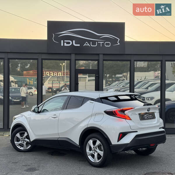 Внедорожник / Кроссовер Toyota C-HR 2018 в Киеве