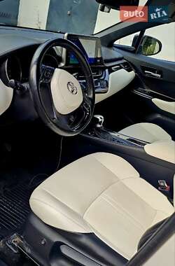 Внедорожник / Кроссовер Toyota C-HR 2019 в 