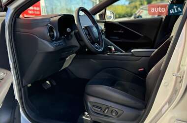 Внедорожник / Кроссовер Toyota C-HR 2024 в 