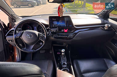 Позашляховик / Кросовер Toyota C-HR 2017 в  фото 21 Позашляховик / Кросовер Toyota C-HR 2017 в