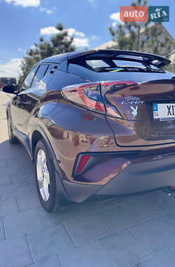 Позашляховик / Кросовер Toyota C-HR 2017 в  фото 27 Позашляховик / Кросовер Toyota C-HR 2017 в