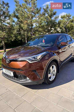 Внедорожник / Кроссовер Toyota C-HR 2017 в Киеве