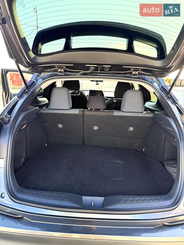 Позашляховик / Кросовер Toyota C-HR 2019 в Києві фото 11 Позашляховик / Кросовер Toyota C-HR 2019 в Києві