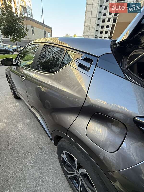 Позашляховик / Кросовер Toyota C-HR 2019 в Києві фото 30 Позашляховик / Кросовер Toyota C-HR 2019 в Києві