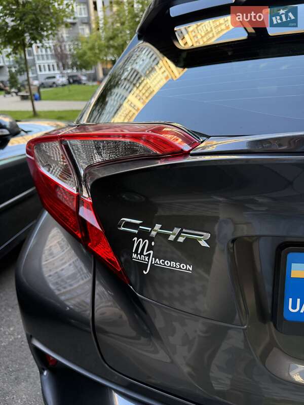 Позашляховик / Кросовер Toyota C-HR 2019 в Києві фото 32 Позашляховик / Кросовер Toyota C-HR 2019 в Києві