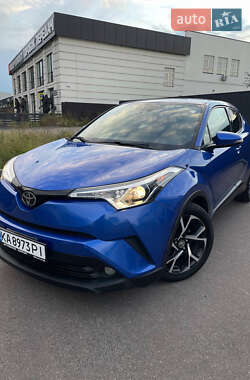 Внедорожник / Кроссовер Toyota C-HR 2017 в 
