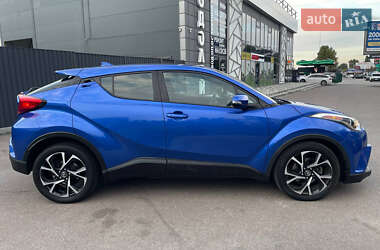Внедорожник / Кроссовер Toyota C-HR 2017 в 