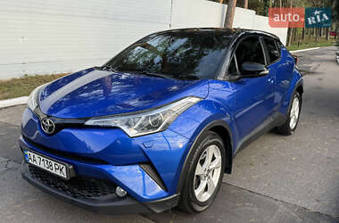 Внедорожник / Кроссовер Toyota C-HR 2016 в 