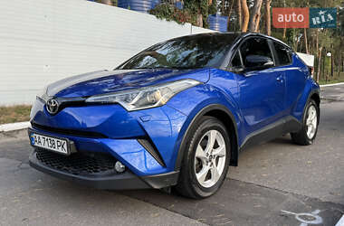 Внедорожник / Кроссовер Toyota C-HR 2016 в 