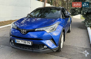 Внедорожник / Кроссовер Toyota C-HR 2016 в 