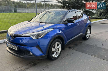Внедорожник / Кроссовер Toyota C-HR 2016 в 