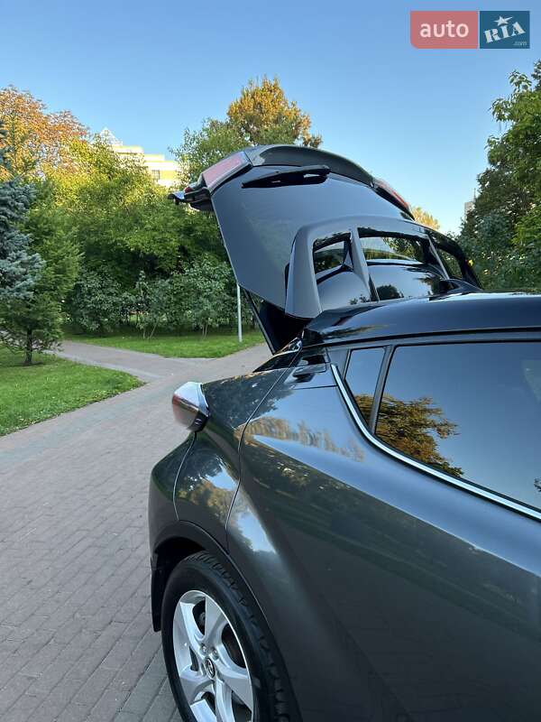 Внедорожник / Кроссовер Toyota C-HR 2017 в Киеве фото 20 Внедорожник / Кроссовер Toyota C-HR 2017 в Киеве