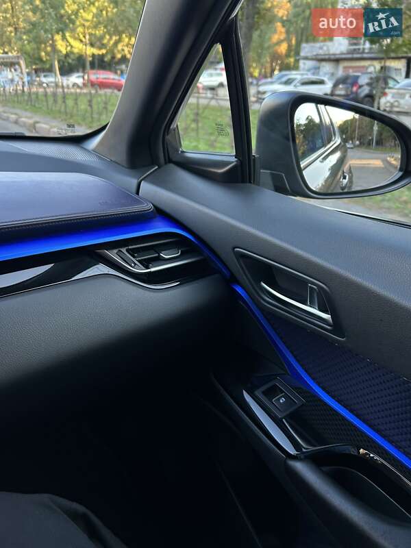 Внедорожник / Кроссовер Toyota C-HR 2017 в Киеве фото 25 Внедорожник / Кроссовер Toyota C-HR 2017 в Киеве