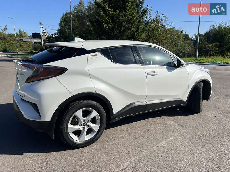 Внедорожник / Кроссовер Toyota C-HR 2018 в Львове